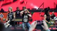 Axl Rose, Slash e Duff McKagan, em ação com o Guns N' Roses (Foto: Thibaud Moritz / Sipa USA / via AP Images)