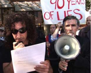 Serj Tankian lidera manifestação que pede reconhecimento oficial do genocídio armênio - Divulgação