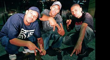 Direto da zona norte de São Paulo, o Relatos da Invasão é (da esq. para a dir.): MC Thig, MC Negrinho e DJ Pampa
