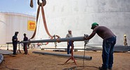 Instalações da Sonangol, a empresa estatal que controla o petróleo de Angola. O país pode ter uma reserva do "ouro negro" semelhante a que o Brasil descobriu em Santos