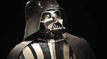 Detalhe da armadura original de Darth Vader que será leiloada - AP