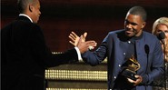 Jay-Z e Frank Ocean subiram ao palco para receber prêmio pela parceria em “No Church In The Wild”, que conta ainda com participação de Kanye West e The-Dream - AP