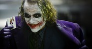 <b>A roupa do Coringa</b>: Jack Nicholson mostrou uma versão mais “arrumadinha” do vilão de <i>Batman</i>, enquanto o Coringa de Heath Ledger andava por Gotham mais sombrio, com a maquiagem borrada e a roupa mais escura.  - Reprodução