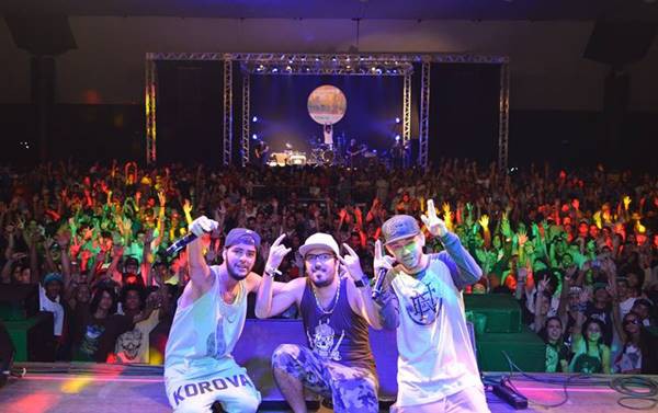 Grupo de rap Faroeste após show no Festival Vaca Amarela 2014  - Divulgação