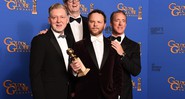 Warren Littlefield, John Cameron, Noah Hawley e Geyer Kosinski com o prêmio de Melhor Minissérie/Filme feito para TV, por <i>Fargo</i>, no 72º Globo de Ouro, em 2015 - Jordan Strauss/AP