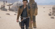 <b>Desde Jovens</b><br>
Chewbacca (Joonas Suotamo) segue Han Solo (Alden Ehrenreich) no filme que conta a história de como os personagens se conheceram
 - Jonathan Olley/Lucas Film/Divulgação