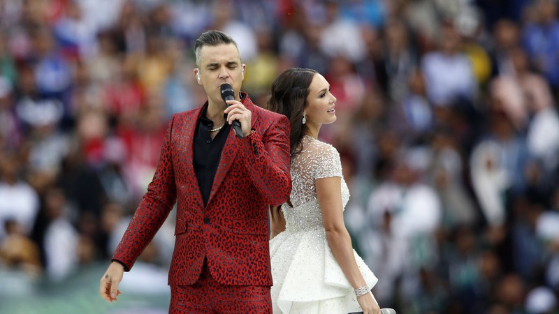 Robbie Williams e Aida Garifullina na abertura da Copa do Mundo 2018 - AP/Pavel Golovkin