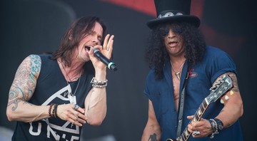 Myles Kennedy e Slash durante o festival Rock im Park, na Alemanha, em 2015 (Foto:Matthias Merz/picture-alliance/DPA/AP Images)