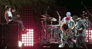 Red Hot Chili Peppers durante o show nas pirâmides do Egito (Foto:AP Photo/Nariman El-Mofty)